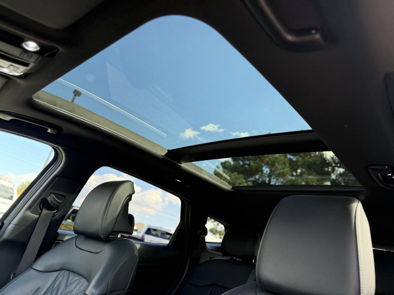 2023 Kia Sportage X-Line Limited AWD w-Black Interior | REMOTE START Photo