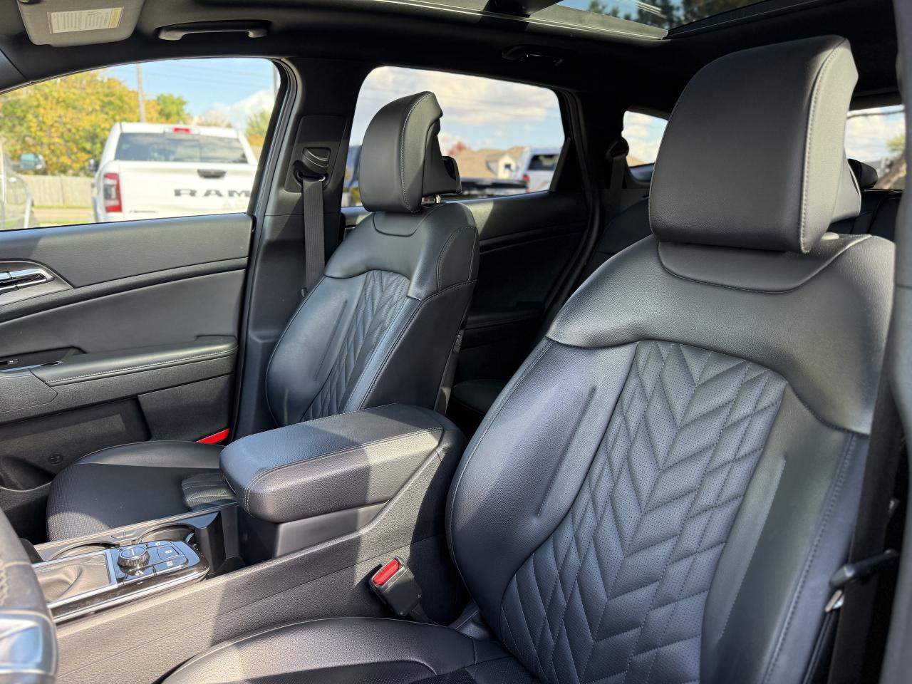 2023 Kia Sportage X-Line Limited AWD w-Black Interior | REMOTE START Photo