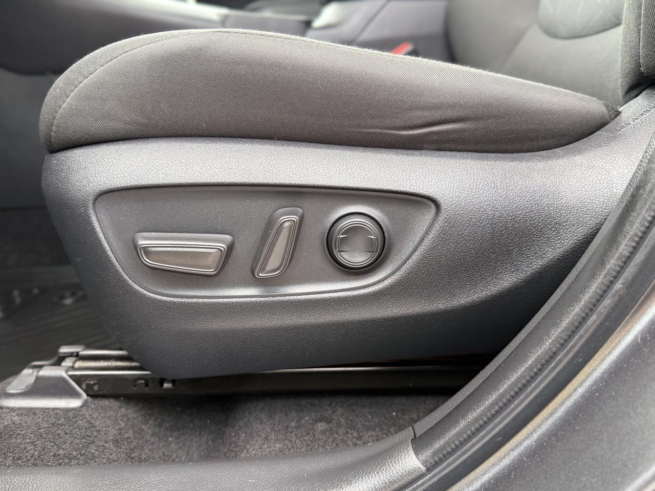 2023 Toyota RAV4 XLE AWD | SUNROOF | HEATED SEATS | LANE KEEP | Photo