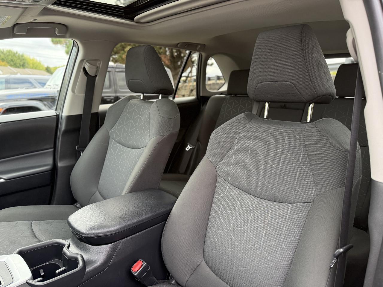 2023 Toyota RAV4 XLE AWD | SUNROOF | HEATED SEATS | LANE KEEP | Photo