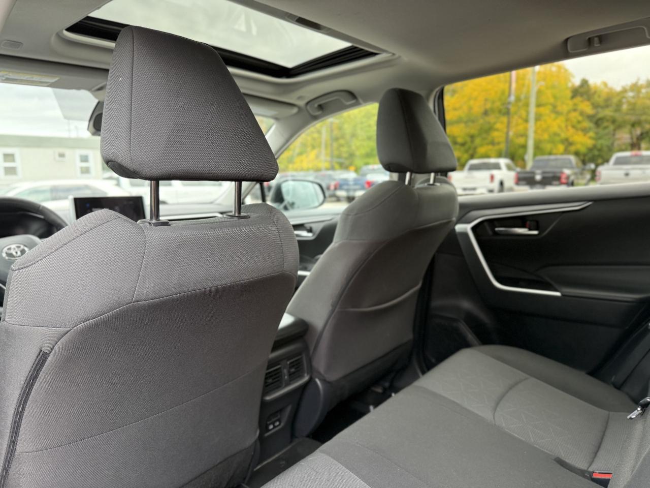 2023 Toyota RAV4 XLE AWD | SUNROOF | HEATED SEATS | LANE KEEP | Photo