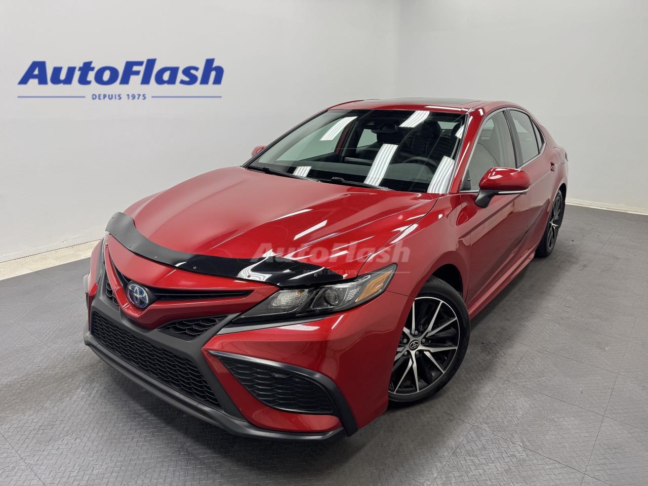 Used 2023 Toyota Camry SE HYBRID, CARPLAY, CUIR, TOIT, VOLANT CHAUFFANT for sale in Saint-Hubert, QC