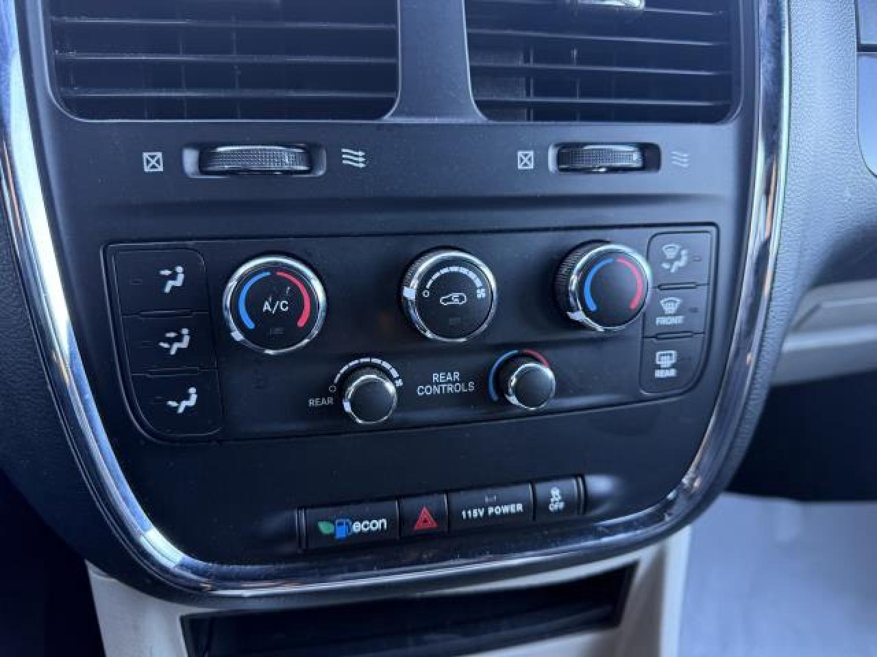 2017 Dodge Grand Caravan SE Plus - Photo #9