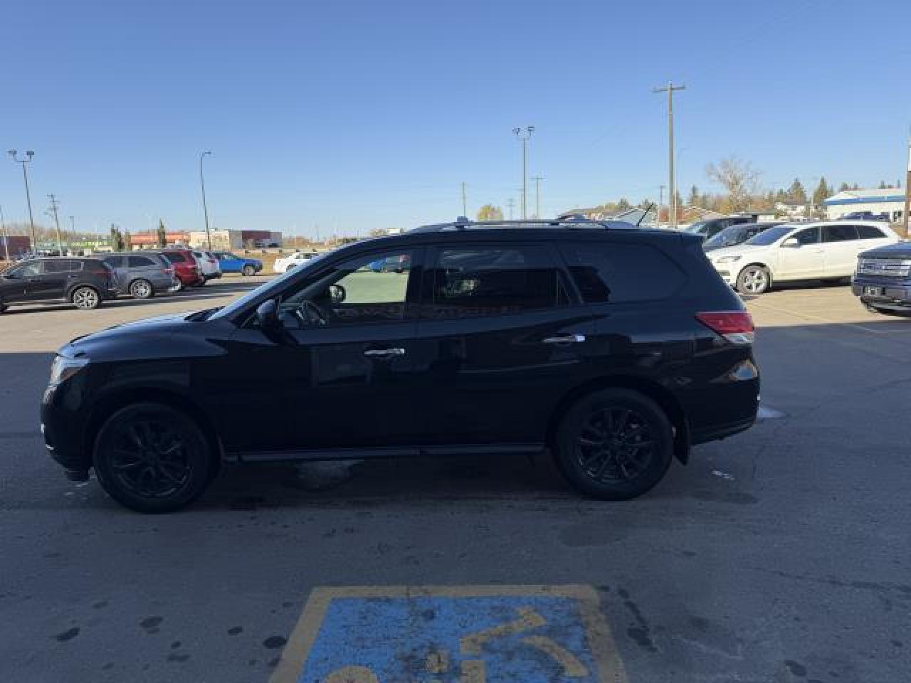 2015 Nissan Pathfinder SV 4WD - Photo #5