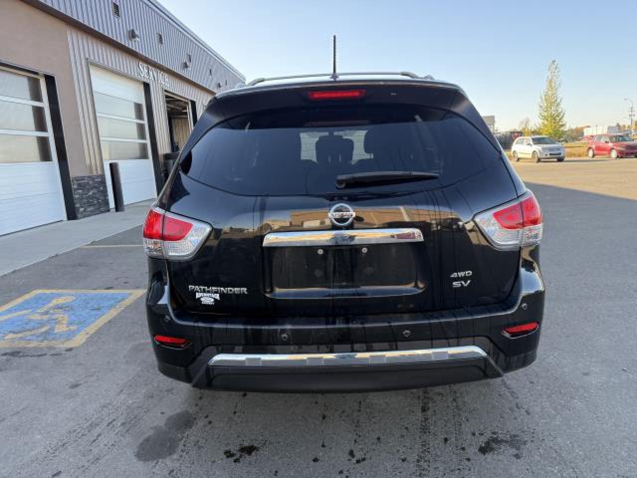 2015 Nissan Pathfinder SV 4WD - Photo #3