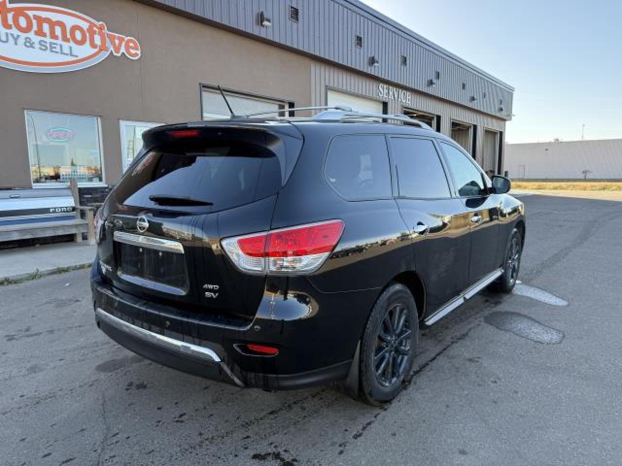 2015 Nissan Pathfinder SV 4WD - Photo #2