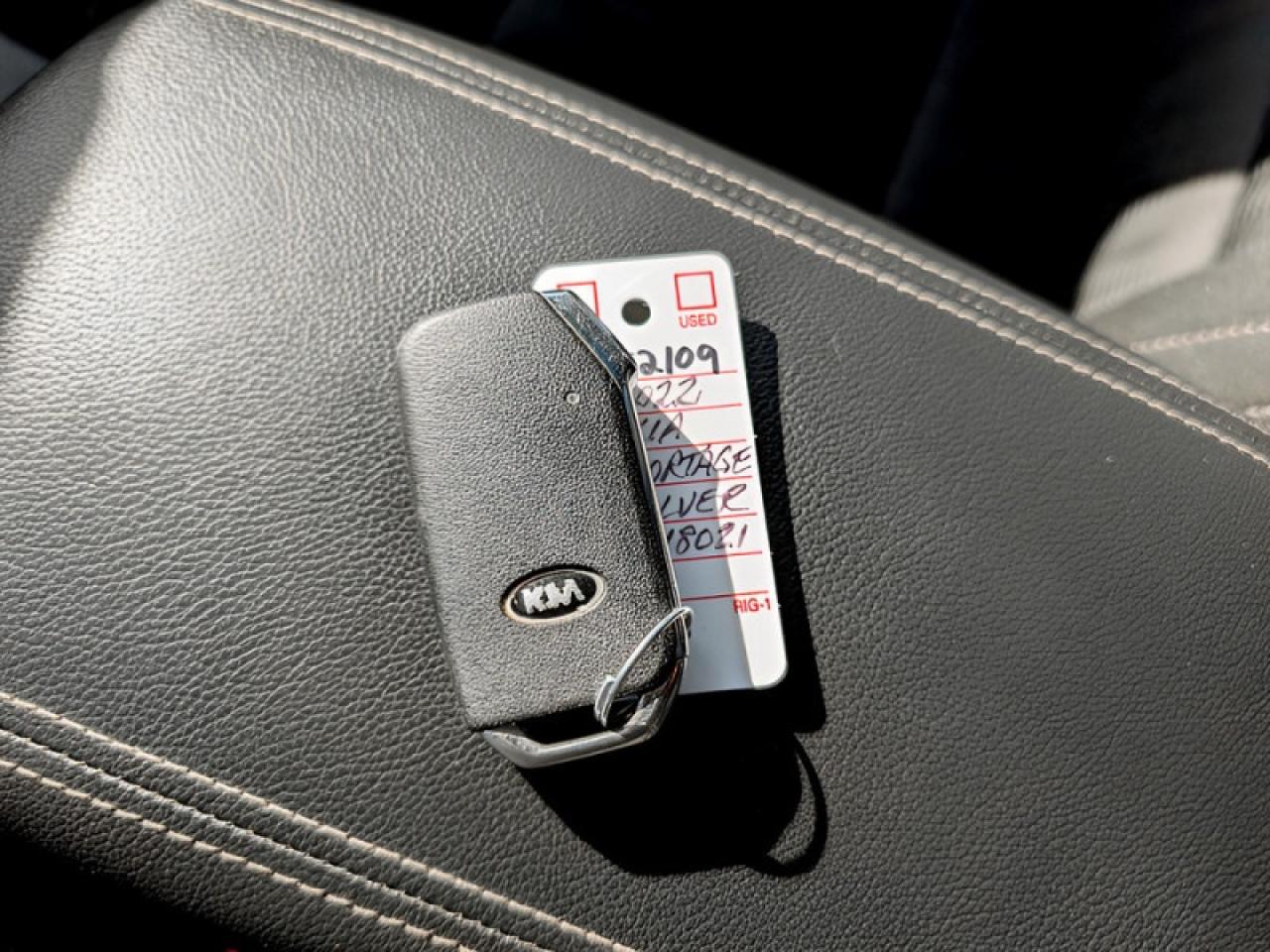 2022 Kia Sportage EX  **PANO ROOF - HTD SW** Photo