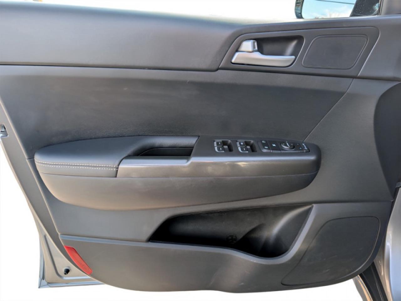 2022 Kia Sportage EX  **PANO ROOF - HTD SW** Photo