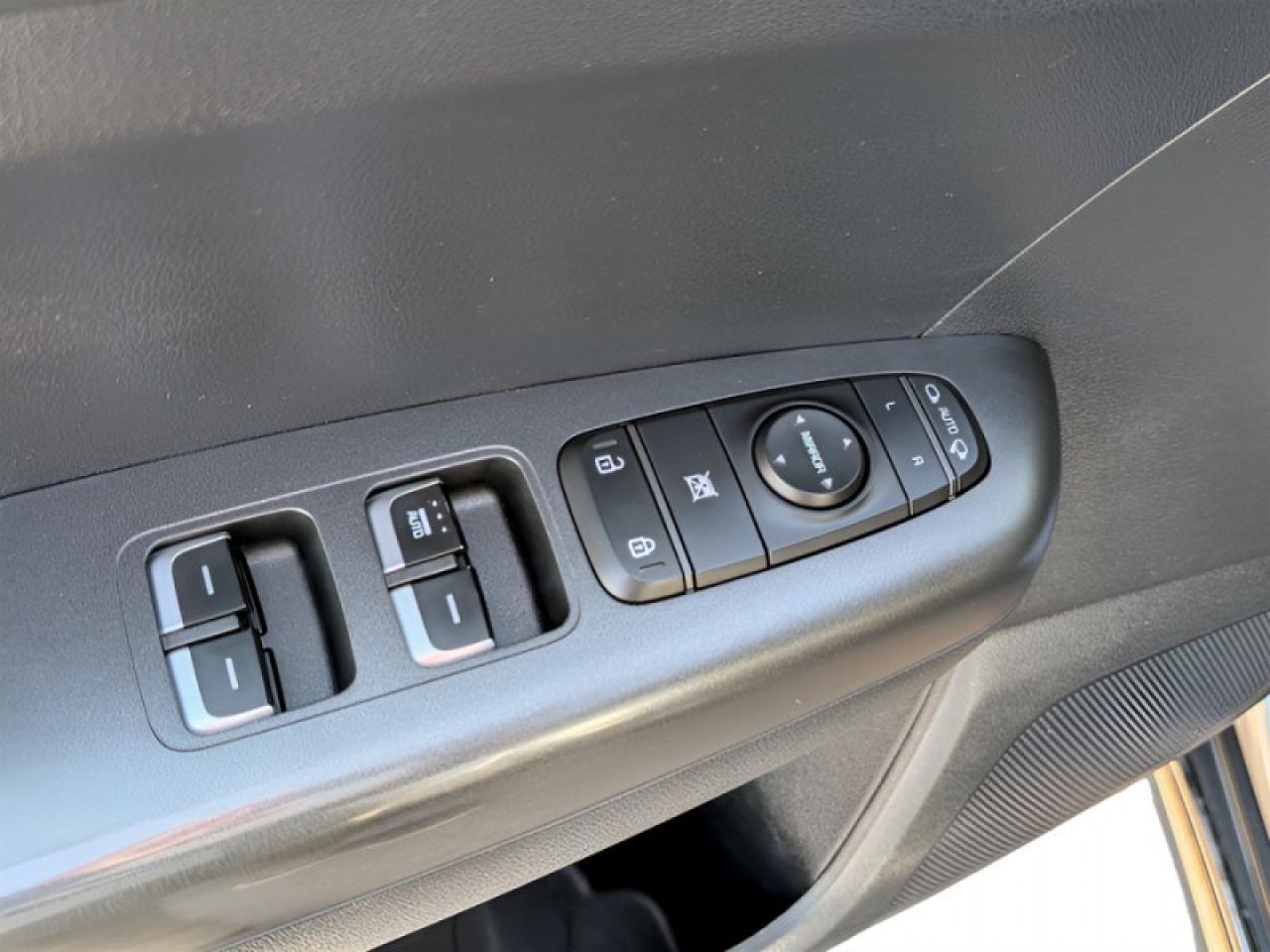 2022 Kia Sportage EX  **PANO ROOF - HTD SW** Photo