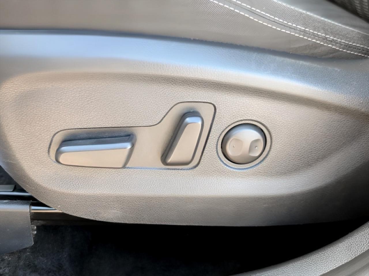 2022 Kia Sportage EX  **PANO ROOF - HTD SW** Photo