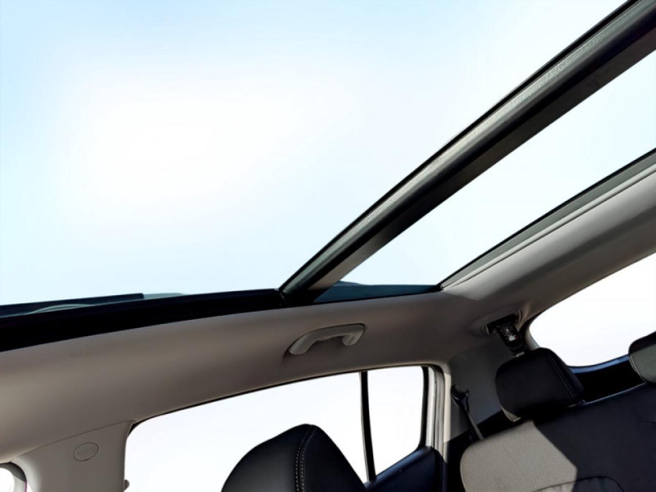 2022 Kia Sportage EX  **PANO ROOF - HTD SW** Photo