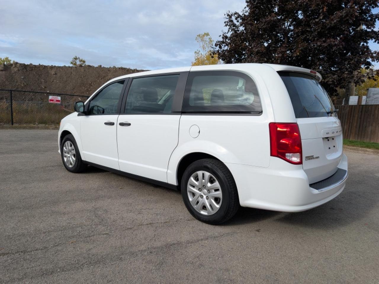 2019 Dodge Grand Caravan SE  **18 SERVICE RECS. - UCONNECT** Photo2