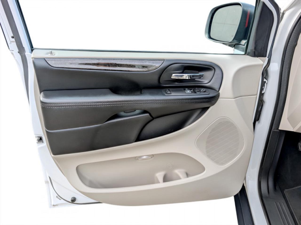 2019 Dodge Grand Caravan SE  **18 SERVICE RECS. - UCONNECT** Photo