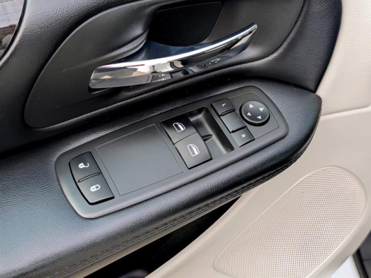 2019 Dodge Grand Caravan SE  **18 SERVICE RECS. - UCONNECT** Photo