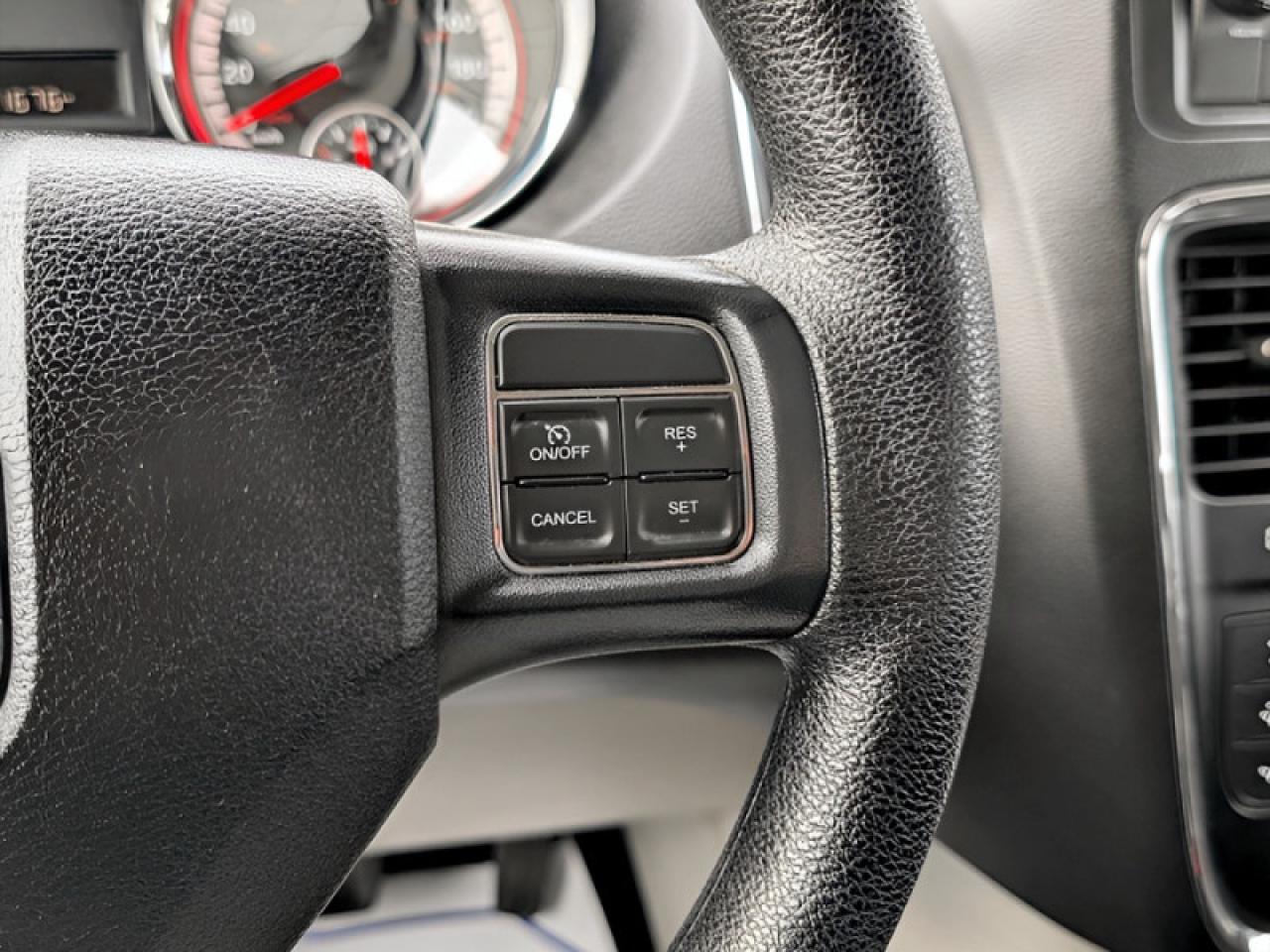 2019 Dodge Grand Caravan SE  **18 SERVICE RECS. - UCONNECT** Photo