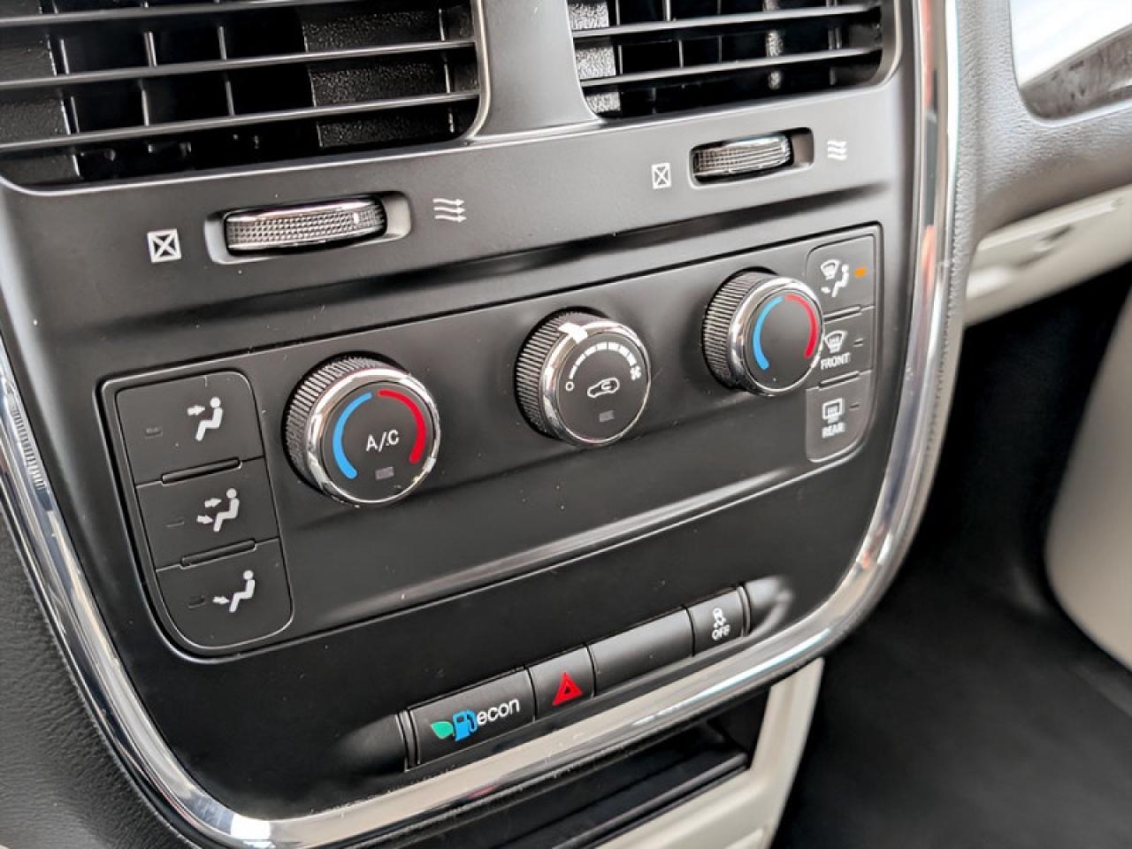 2019 Dodge Grand Caravan SE  **18 SERVICE RECS. - UCONNECT** Photo