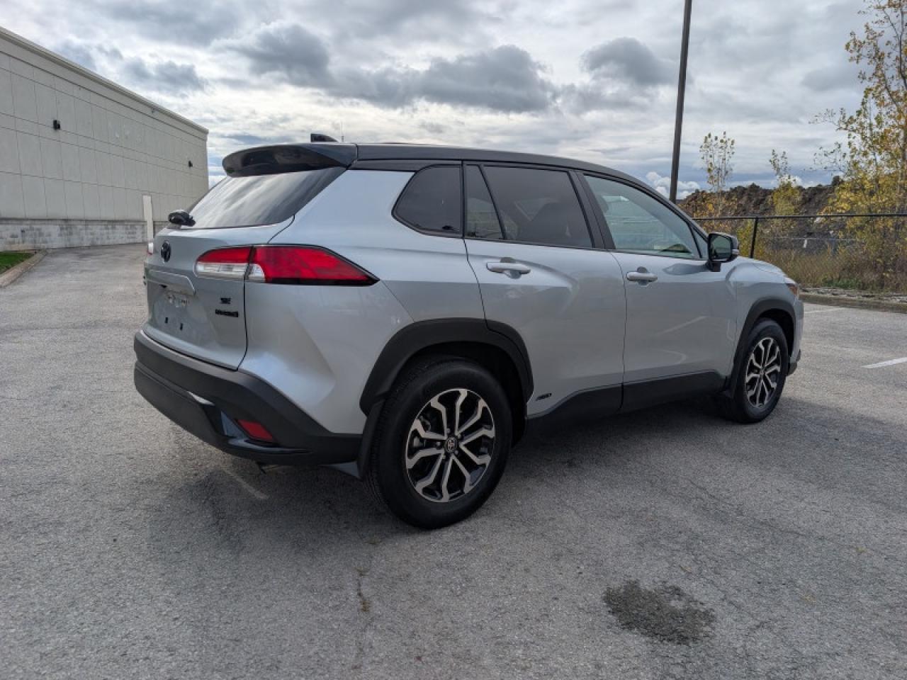 2024 Toyota Corolla Cross Hybrid SE AWD  **LOW KMS** Photo4