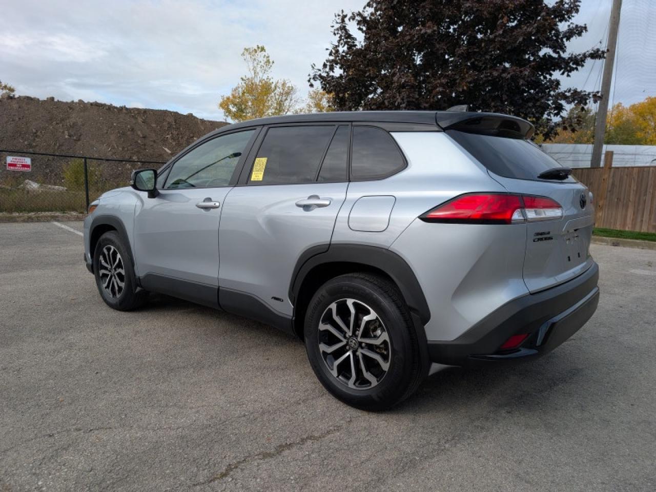 2024 Toyota Corolla Cross Hybrid SE AWD  **LOW KMS** Photo2