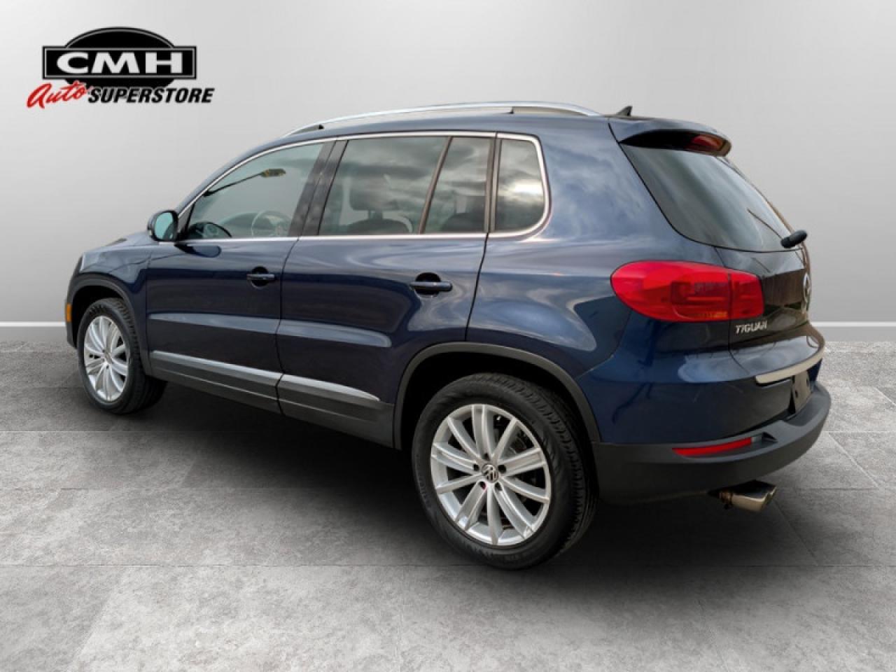 2017 Volkswagen Tiguan Comfortline  **LOW KMS - TECH PKG** Photo2