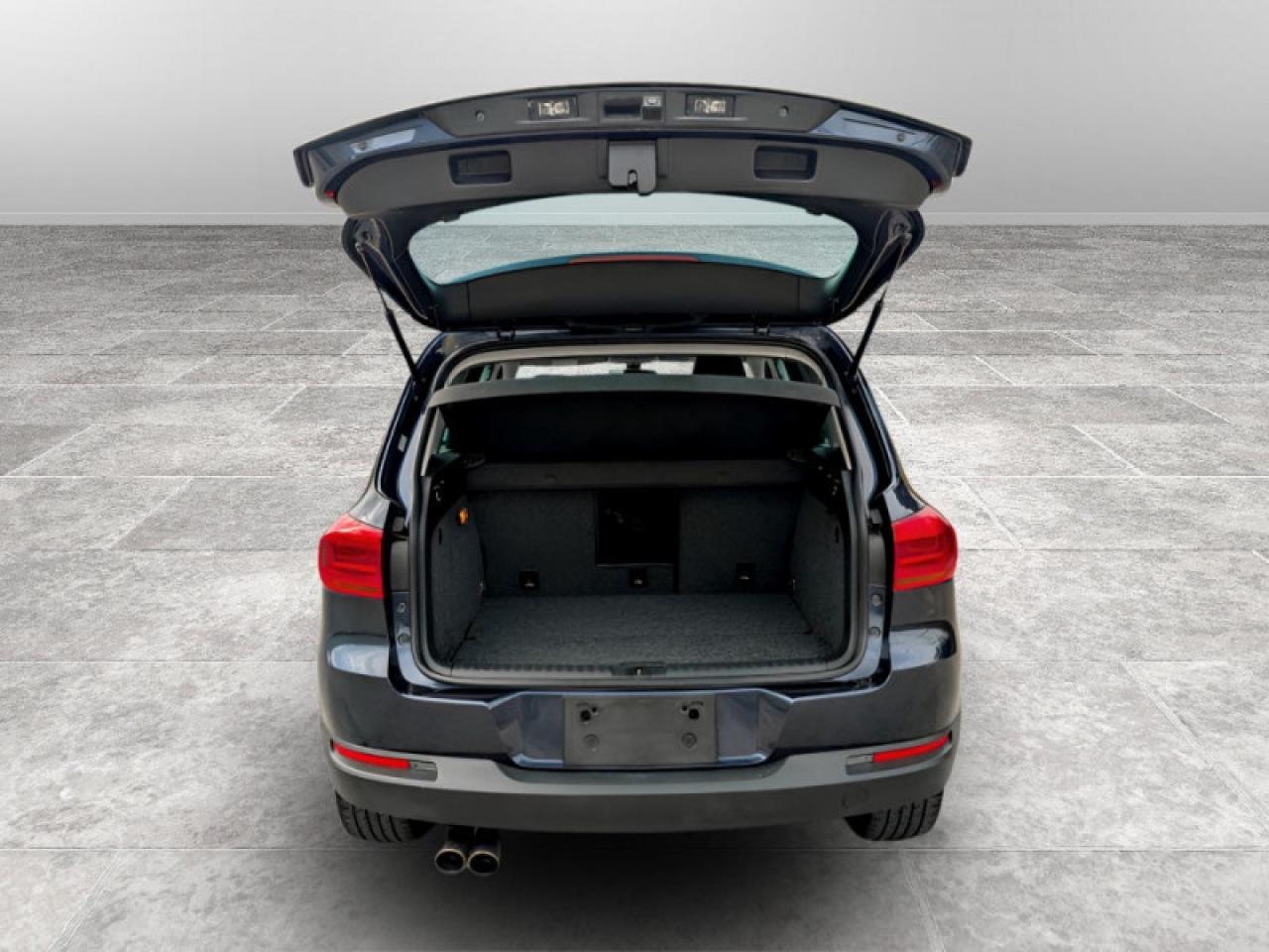 2017 Volkswagen Tiguan Comfortline  **LOW KMS - TECH PKG** Photo