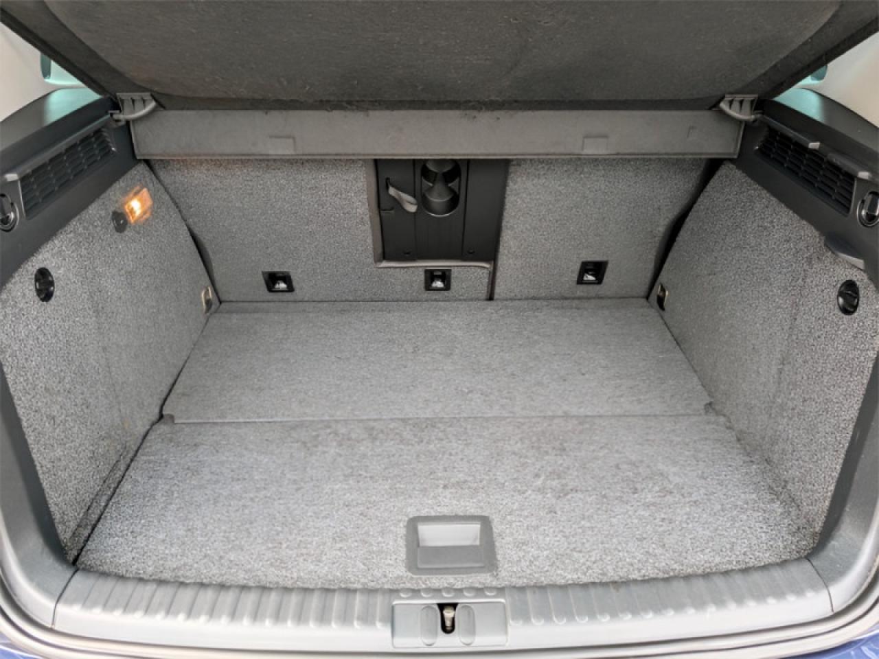 2017 Volkswagen Tiguan Comfortline  **LOW KMS - TECH PKG** Photo