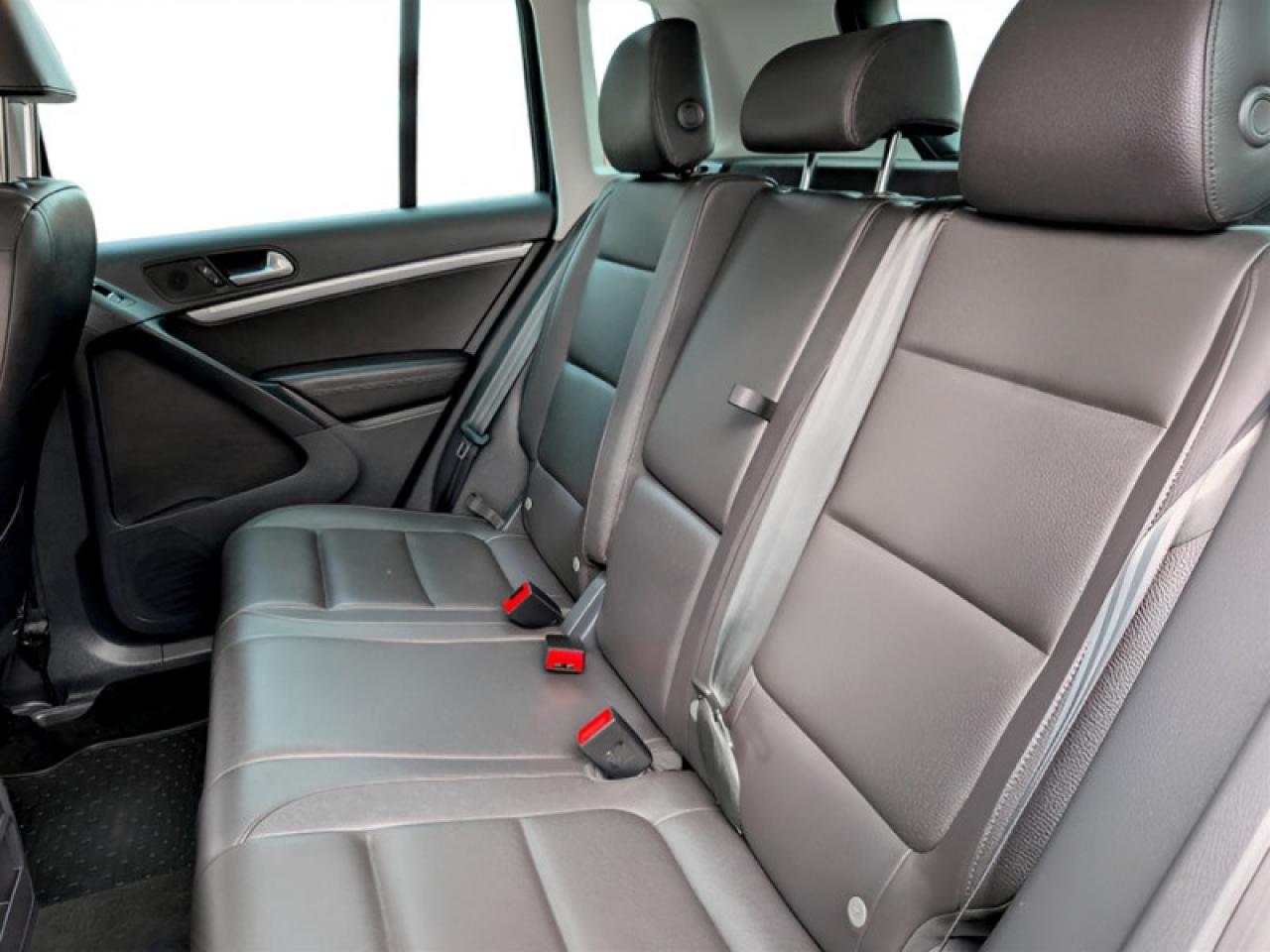 2017 Volkswagen Tiguan Comfortline  **LOW KMS - TECH PKG** Photo