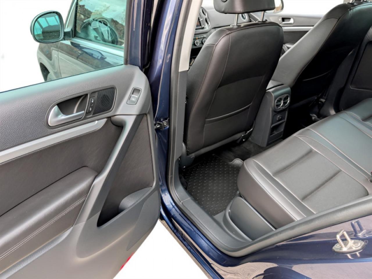 2017 Volkswagen Tiguan Comfortline  **LOW KMS - TECH PKG** Photo