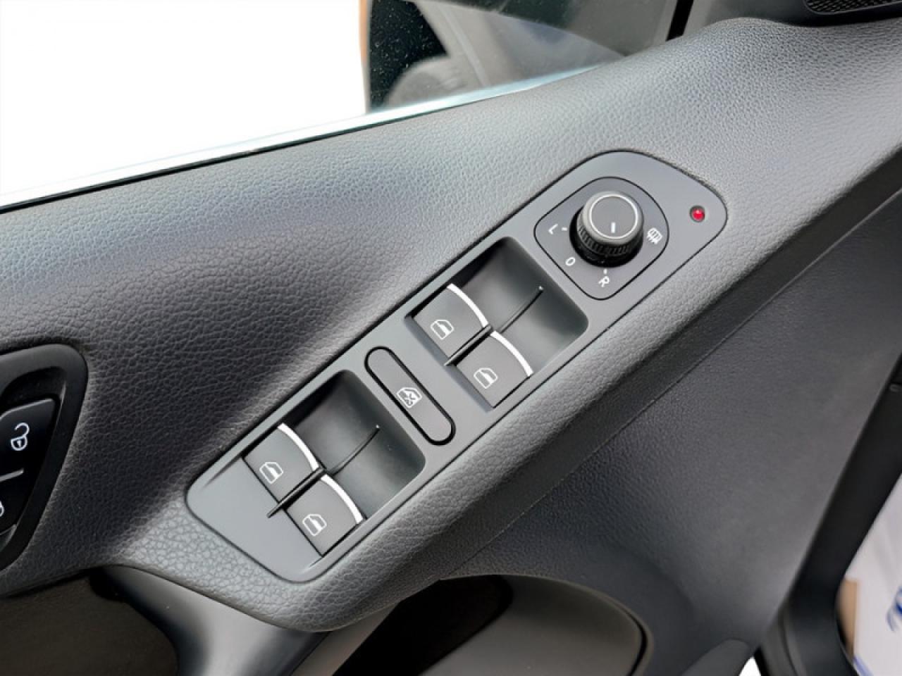 2017 Volkswagen Tiguan Comfortline  **LOW KMS - TECH PKG** Photo