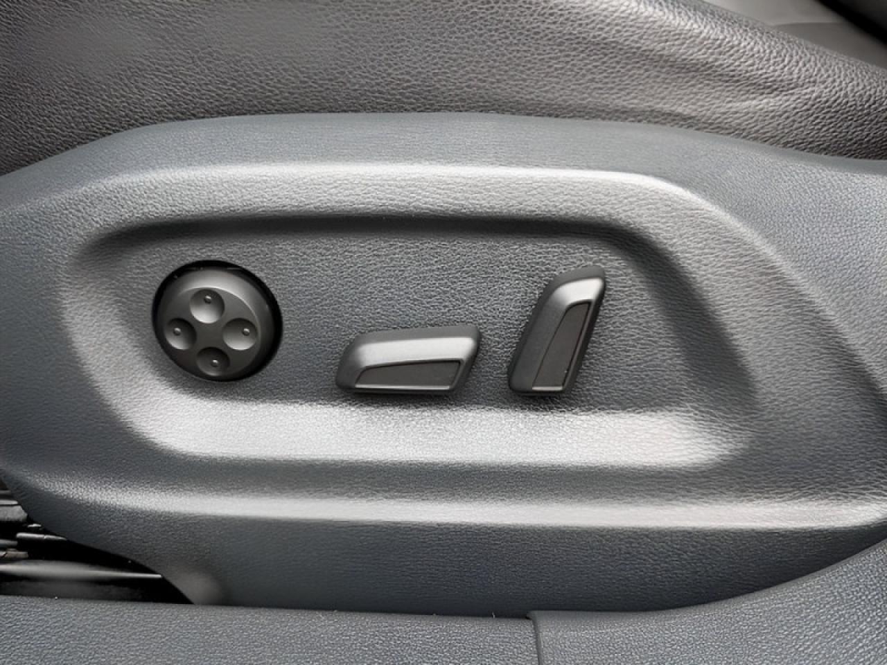 2017 Volkswagen Tiguan Comfortline  **LOW KMS - TECH PKG** Photo