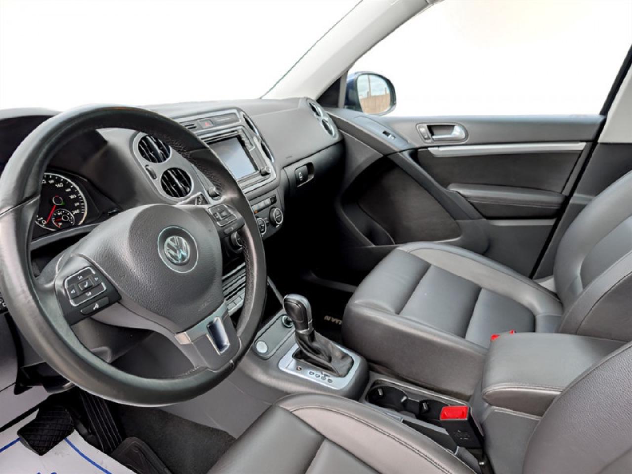 2017 Volkswagen Tiguan Comfortline  **LOW KMS - TECH PKG** Photo