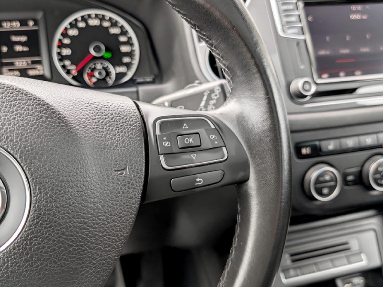 2017 Volkswagen Tiguan Comfortline  **LOW KMS - TECH PKG** Photo