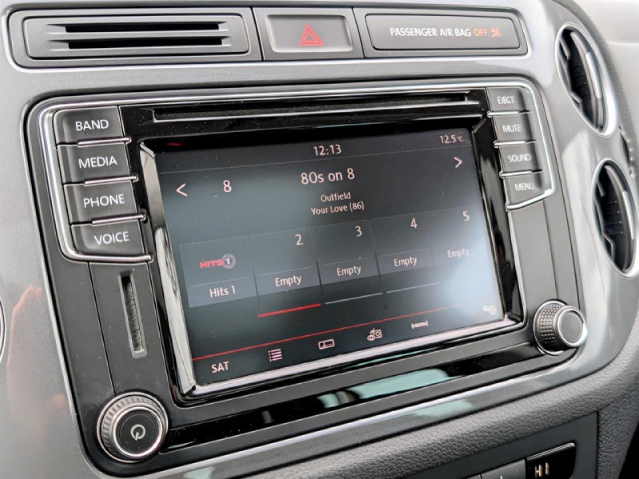 2017 Volkswagen Tiguan Comfortline  **LOW KMS - TECH PKG** Photo