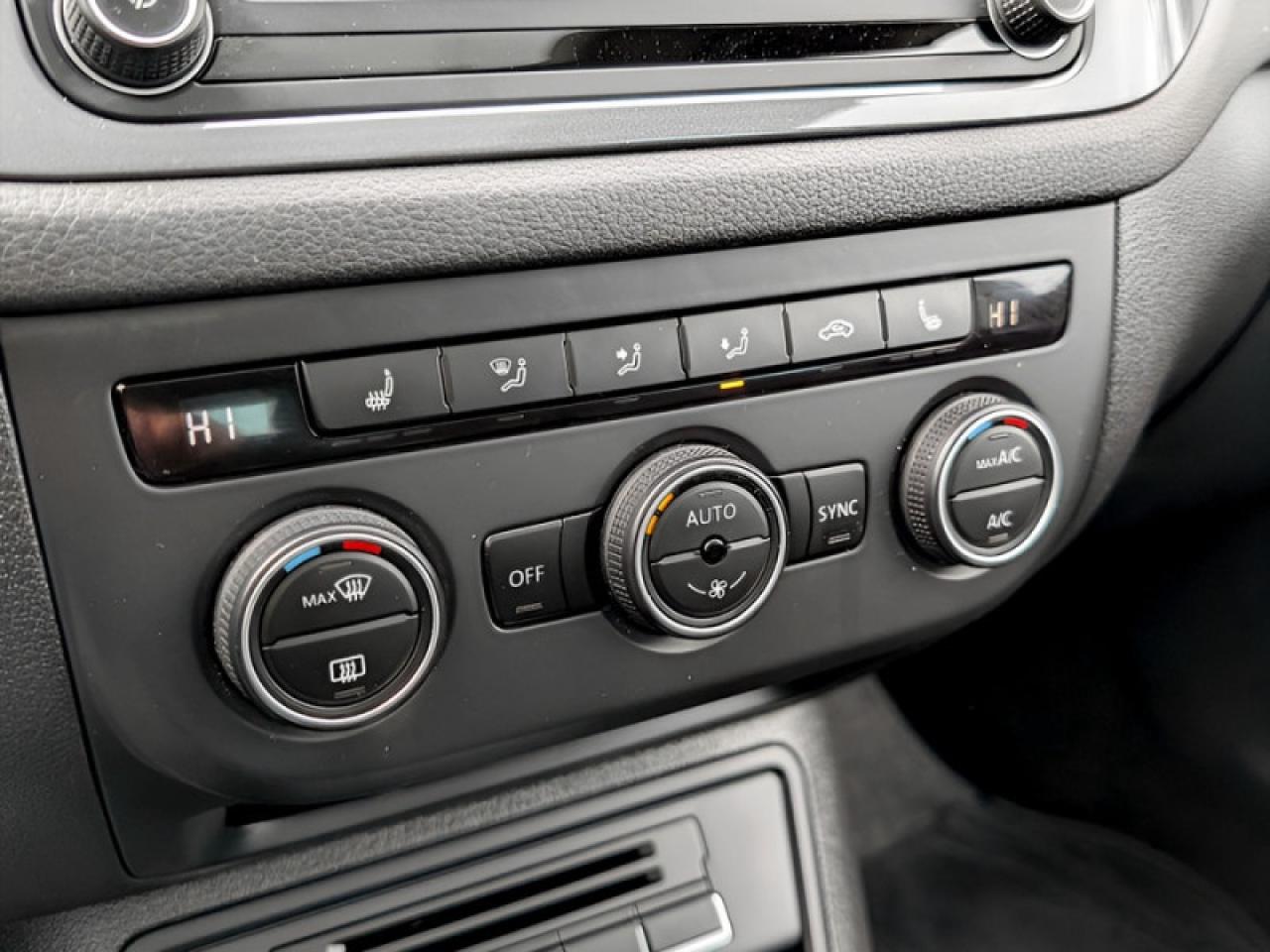 2017 Volkswagen Tiguan Comfortline  **LOW KMS - TECH PKG** Photo