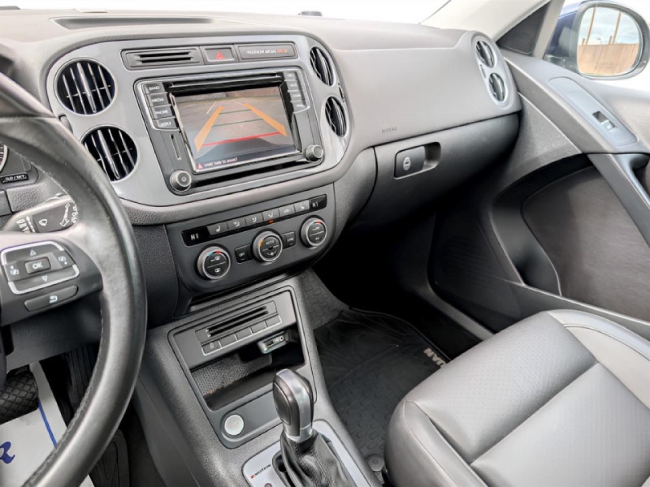 2017 Volkswagen Tiguan Comfortline  **LOW KMS - TECH PKG** Photo