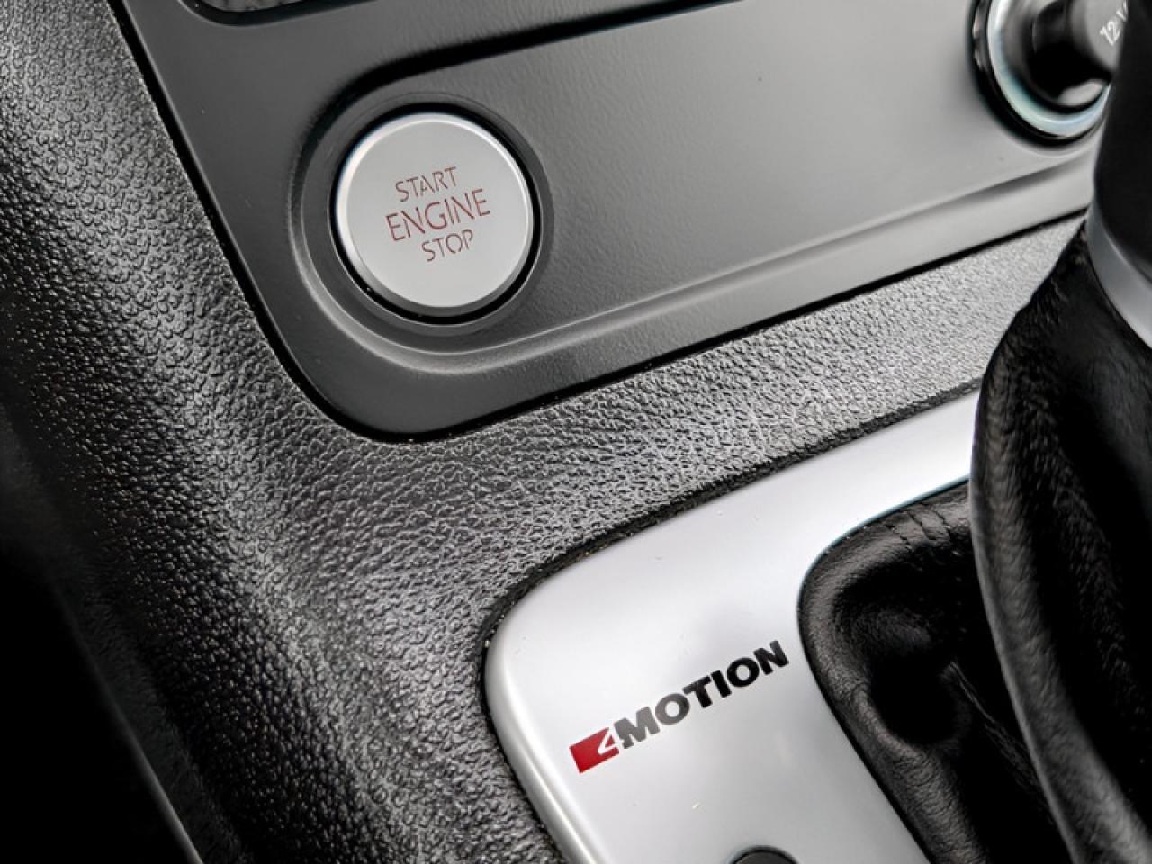 2017 Volkswagen Tiguan Comfortline  **LOW KMS - TECH PKG** Photo