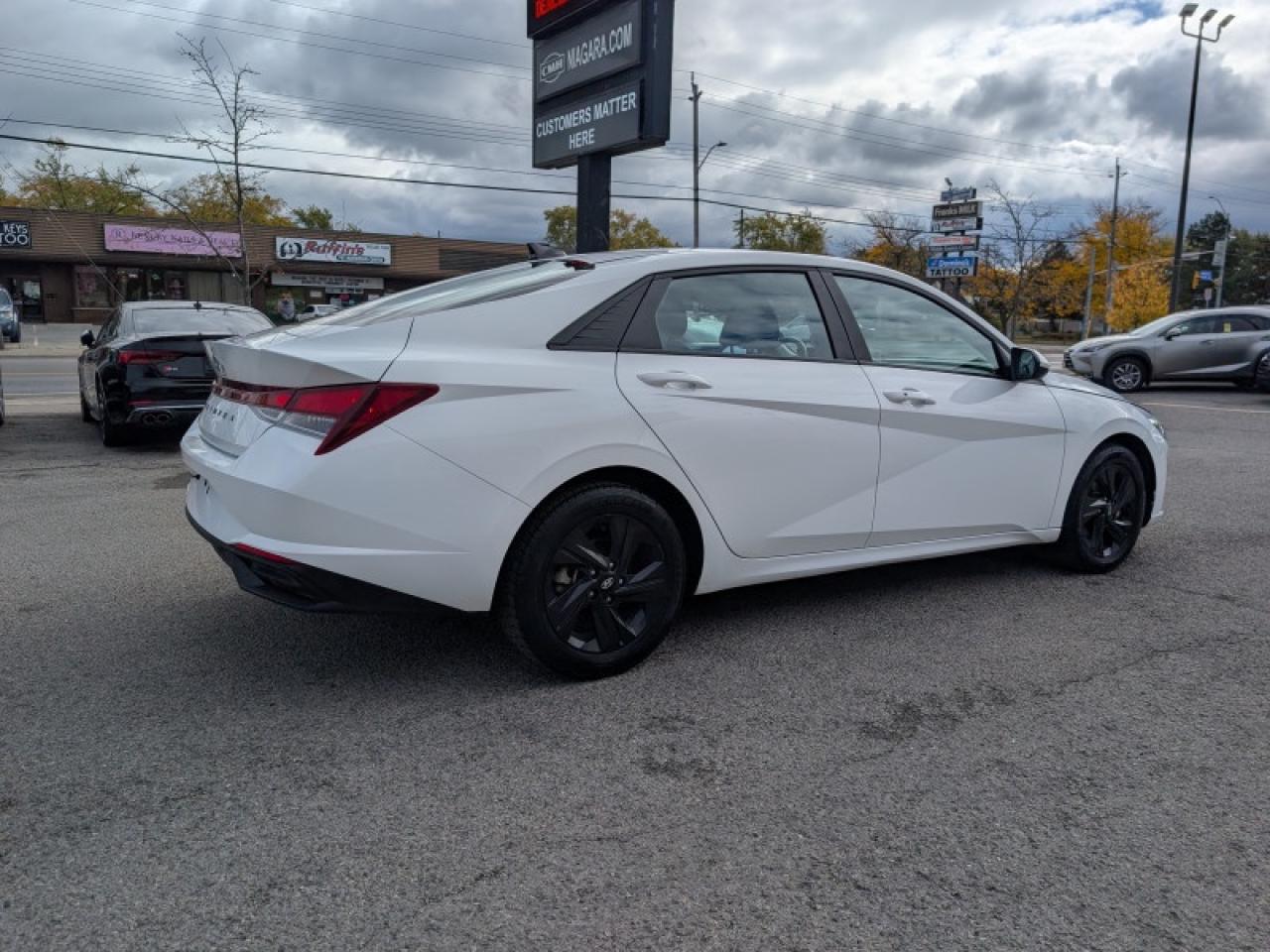 2023 Hyundai Elantra Preferred  **TECH PACKAGE** Photo4