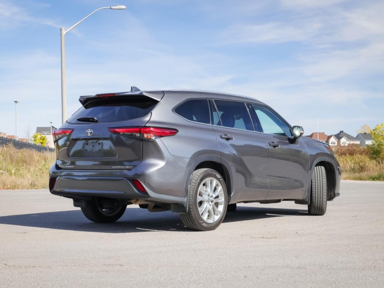 2022 Toyota Highlander Limited  - Leather Seats - $301 B/W Photo