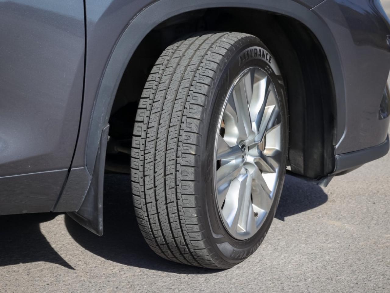 2022 Toyota Highlander Limited  - Leather Seats - $301 B/W Photo