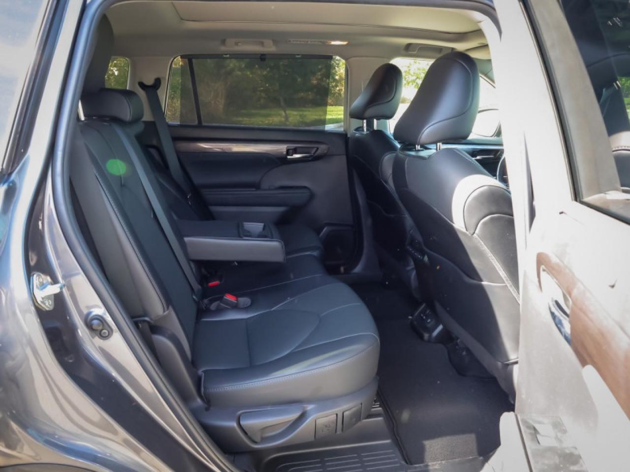2022 Toyota Highlander Limited  - Leather Seats - $301 B/W Photo