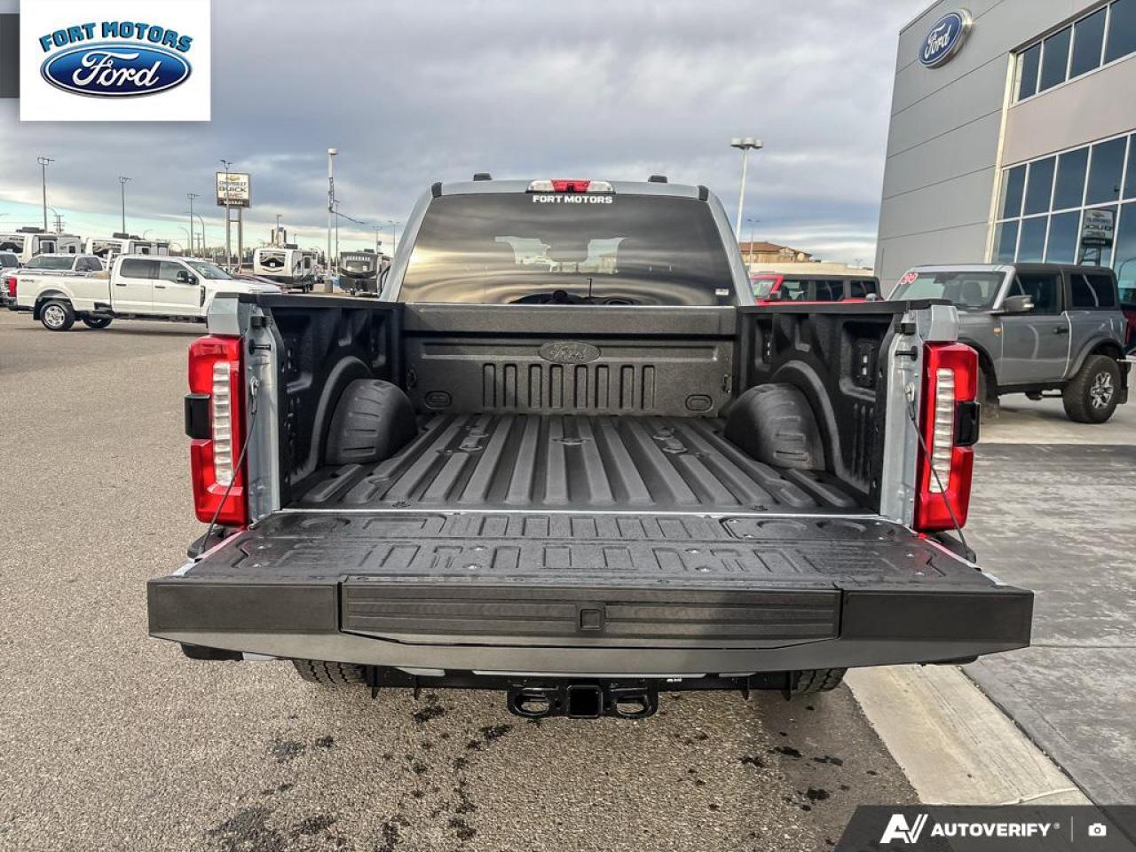 2026 Ford SUPERDUTY F-350® Lariat® Photo5