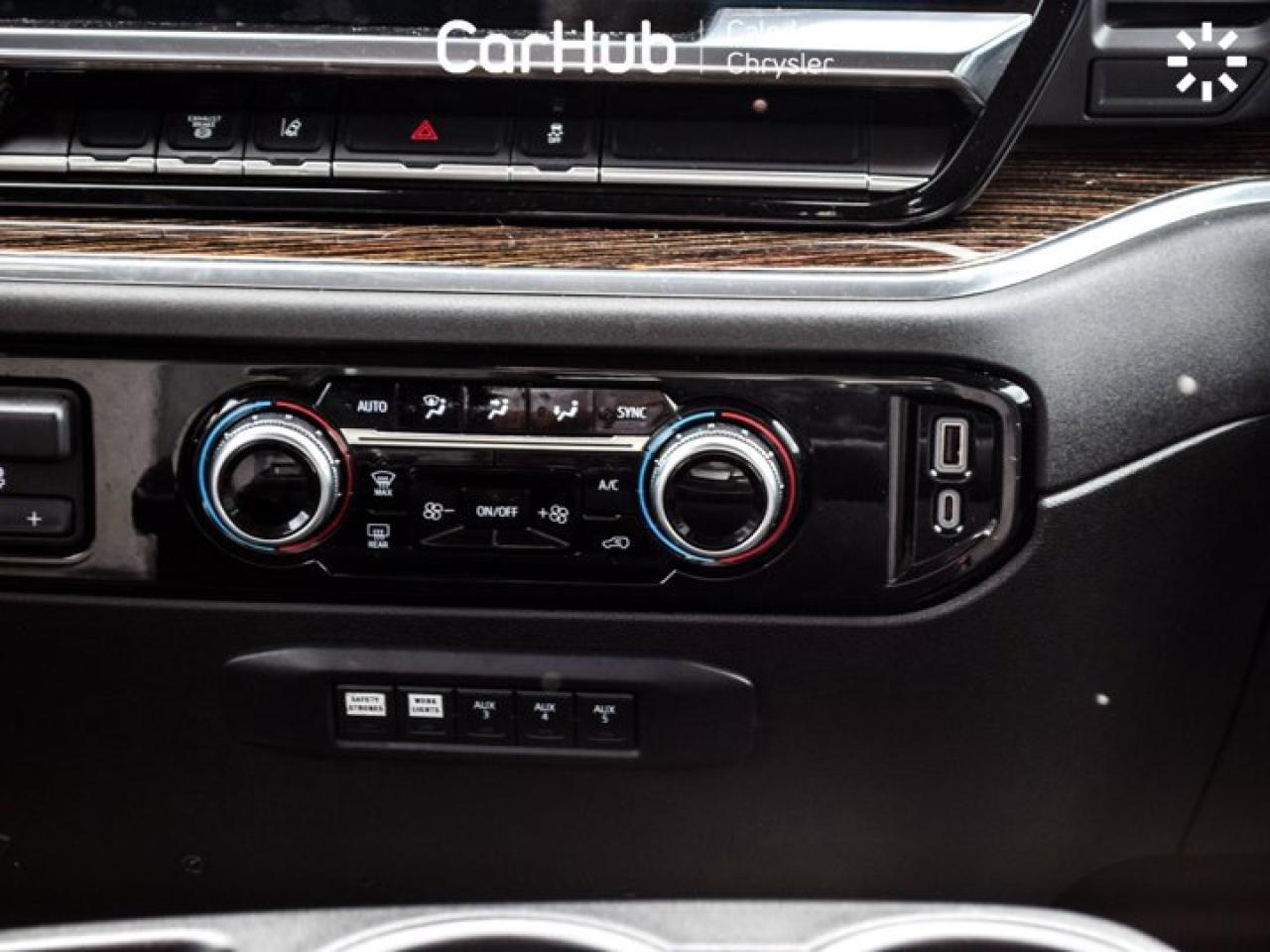 2024 GMC Sierra 3500 HD SLE4WD Crew Cab 172" 6.6L Diesel 6 Passenger 13.4"Display Lane Departure System Photo