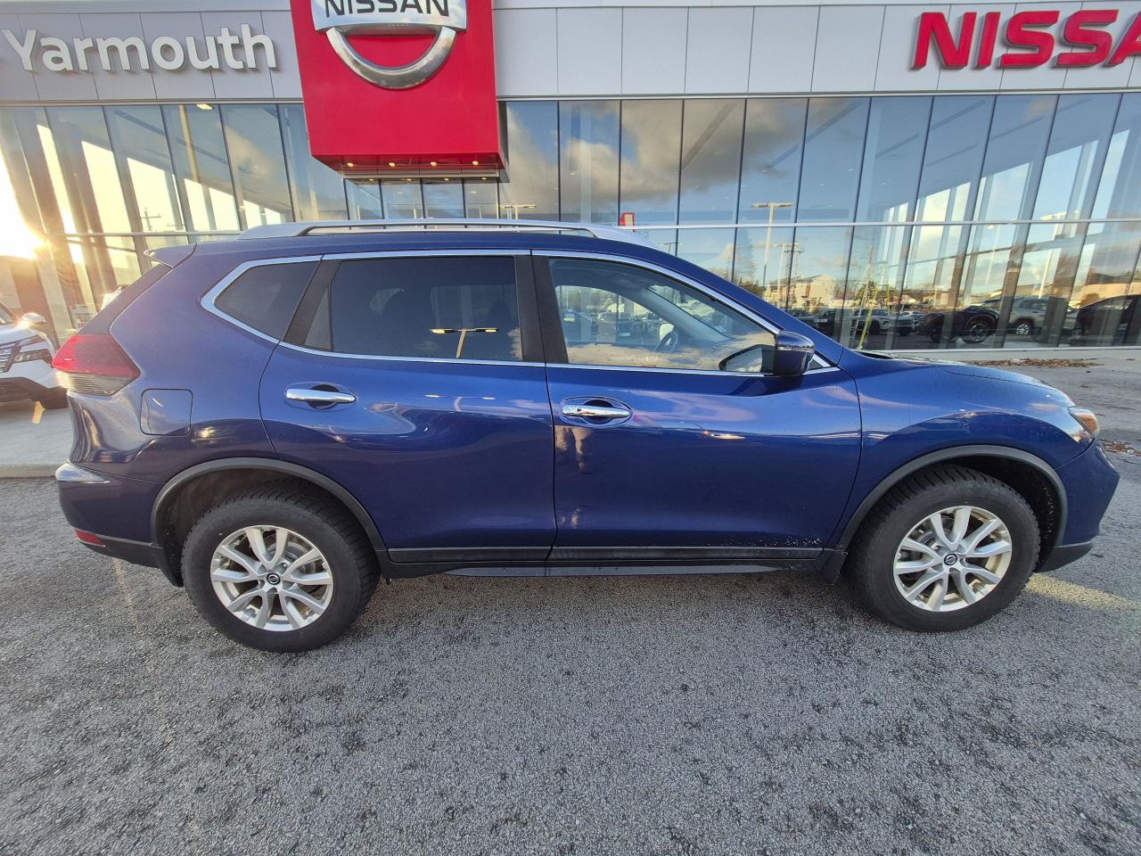 2020 Nissan Rogue SV Photo4