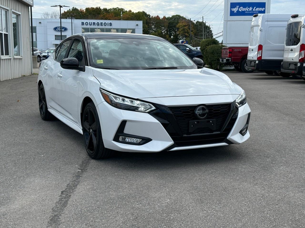 2022 Nissan Sentra SR CVT Photo3