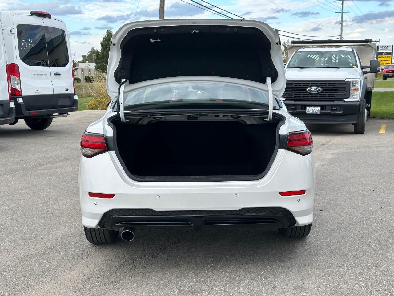 2022 Nissan Sentra SR CVT Photo