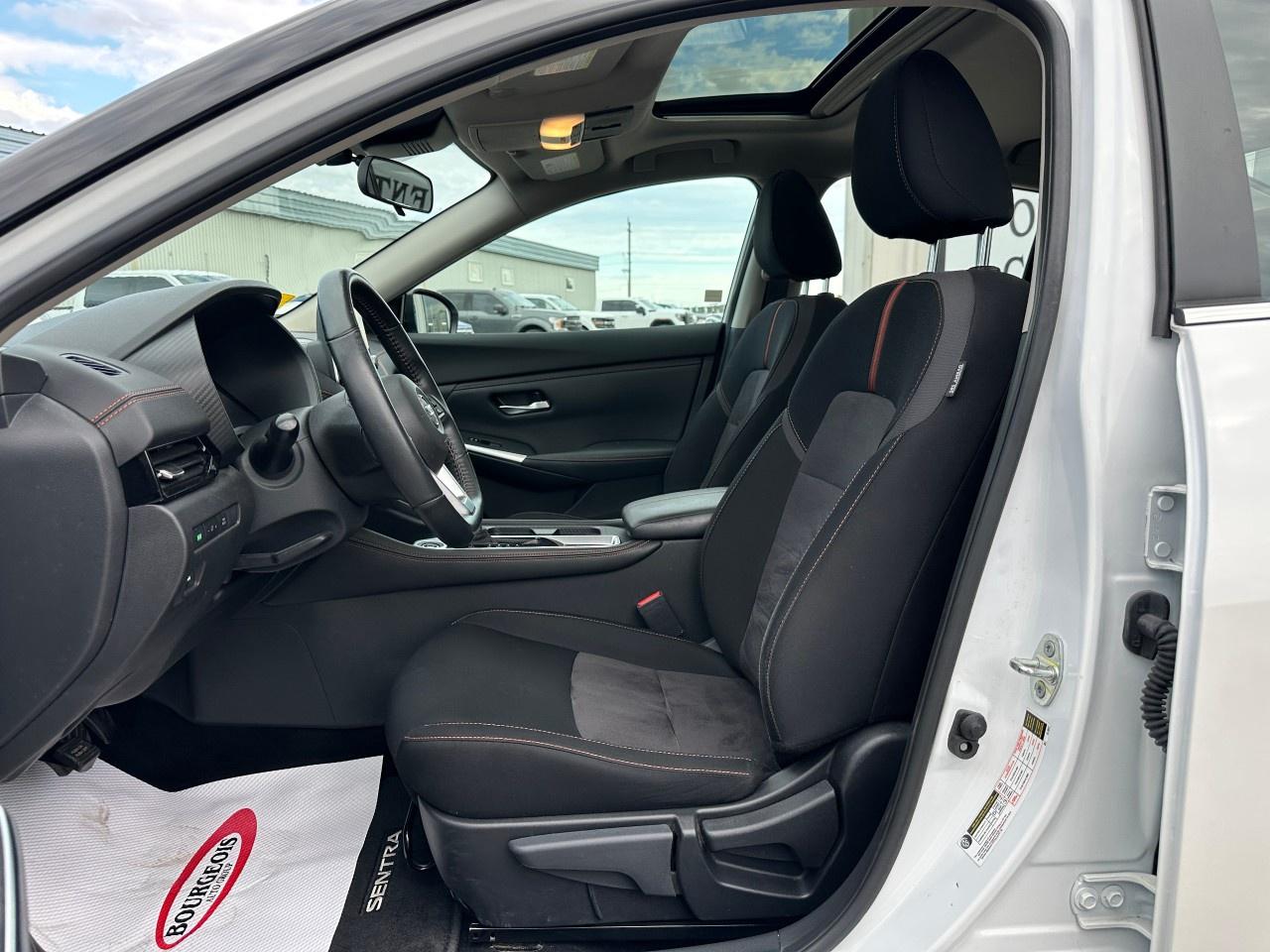 2022 Nissan Sentra SR CVT Photo