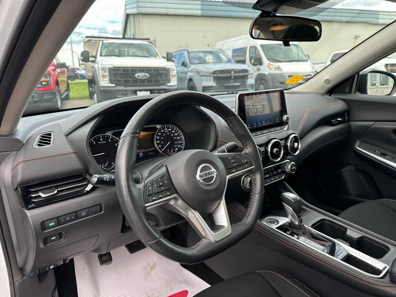 2022 Nissan Sentra SR CVT Photo