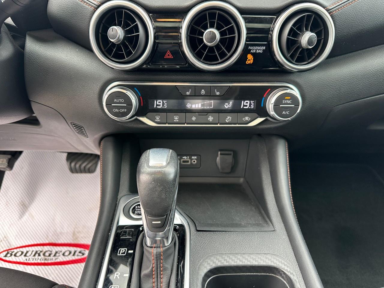 2022 Nissan Sentra SR CVT Photo