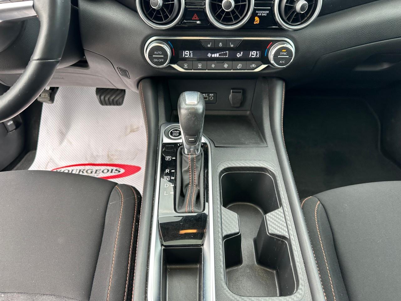 2022 Nissan Sentra SR CVT Photo