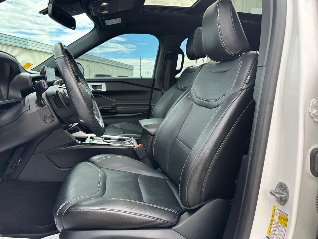 2022 Ford Explorer ST 4WD Photo