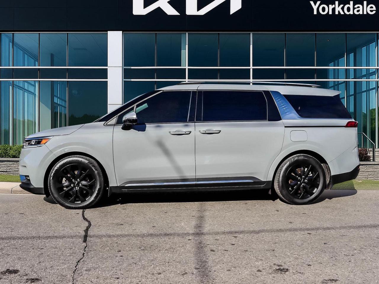 2023 Kia Carnival SX Photo